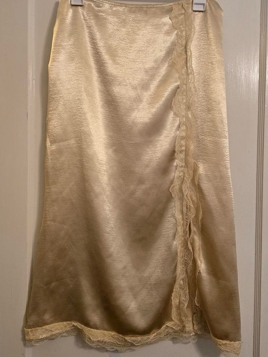 Moon River Dresses & Skirts - Moon River Gold Satin Shimmery Midi Skirt with Lace Trim